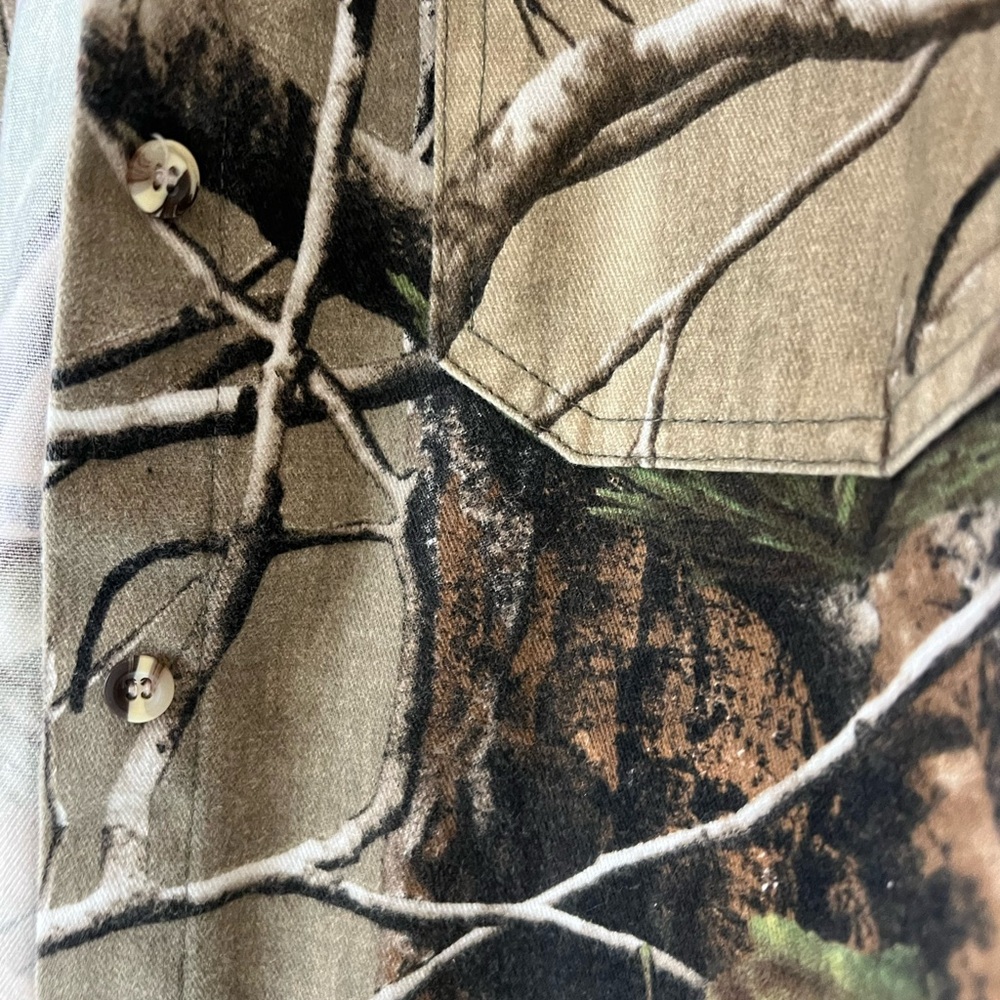 Realtree Button Down - Picture 4 of 6